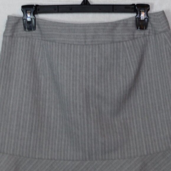 Banana Republic gray pinstripe wool trumpet hem skirt - Picture 9 of 11